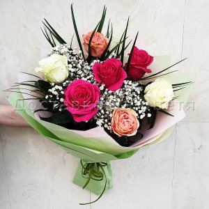 Букет с пъстри рози-Каприз