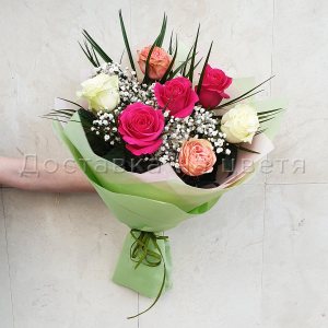 Букет с пъстри рози-Каприз